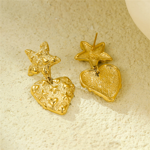 Boucles d'oreilles clous en acier inoxydable 316 en forme de cœur, plaquées or 18 carats, texturées, inaltérables, pour bijoux de mode rétro tendance pour fêtes - Product Image 3