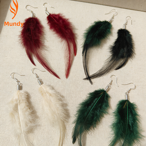 <span class=keywords><strong>D</strong></span>écoration <span class=keywords><strong>d</strong></span>'oreille en plumes directement <span class=keywords><strong>de</strong></span> l'usine - Bijoux bohèmes pour fêtes, mariages, cadeaux <span class=keywords><strong>de</strong></span> demoiselles <span class=keywords><strong>d</strong></span>'<span class=keywords><strong>honneur</strong></span>, usage quotidien et <span class=keywords><strong>d</strong></span>écontracté - Product Image 2