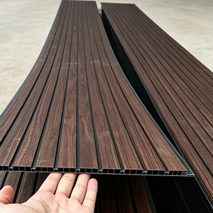 Panneaux muraux et de plafond en <span class=keywords><strong>PVC</strong></span> d'usine, imperméables, ignifuges, effet bois, 250 mm, 300 mm, revêtement décoratif <span class=keywords><strong>intérieur</strong></span> moderne pour salle de sport - Product Image 3