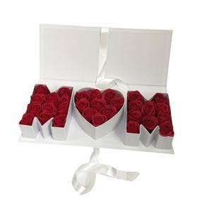 Coffret Cadeau Rigide Haut de Gamme Fête des Mères avec Message « Je t'aime » et Fleurs en Lettres, Ruban Estampé à Froid - Product Image 1