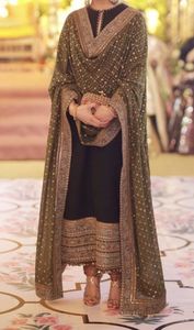 Robe longue élégante en mousseline de soie à imprimé floral, style A-line, avec broderie lourde, pour les fêtes et les mariages - Product Image 2