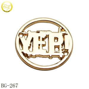 Placcato oro in rilievo <span class=keywords><strong>M</strong></span> lettera di metallo logos 2 fori della lega del metallo di marca piatto di tag per costumi da bagno - Product Image 5