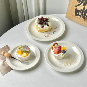 Lo stesso piatto in ceramica bianca utilizzato dall'influencer coreana Ondo, adatto per dolci, insalate, bistecche. - Product Image 2