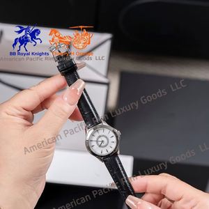 Montre à quartz élégante pour femme avec cadran en verre de 30 mm, montre-bracelet résistante à l'eau pour femmes avec bracelet en cuir - Product Image 1