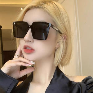 Gafas de Sol Extra Grandes Gm Fashion, Montura Negra, Lentes de PC con Protección UV400, Estilo Unisex, Tipo 3 - Product Image 4