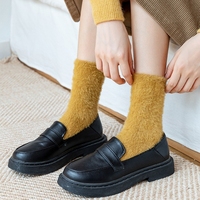 WUYANG FACTORY Ins hiver épais 2023 hiver couleur unie Faux vison laine dormir équipage chaud moelleux chaussettes pour les femmes