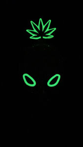 Colgante de Diamante Alienígena Único de Primera Calidad con Joyería de Diamantes Brillantes, Accesorio de Fantasía de Ciencia Ficción, Regalo Coleccionable de Alto Brillo - Product Image 2