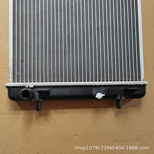 Radiateur Yongjin K7711-85210 pour système de refroidissement par eau de machines d'ingénierie Kubota RTV1100 - Product Image 2