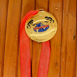 เหรียญรางวัลกีฬาโลหะเคลือบเงาแบบกำหนดเอง ของที่ระลึกสำหรับการแข่งขันกีฬาทุกประเภท คุณภาพพรีเมียม - Product Image 1