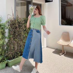 กระโปรงยีนส์ทรงเอไลน์สำหรับผู้หญิงไซส์ใหญ่ แต่งสีบล็อกและลายปะติด พร้อมดีไซน์ผ่าข้าง รุ่น N8040 - Product Image 5