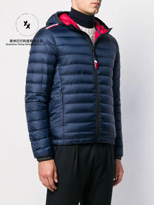 Veste à capuche rembourrée en polyester recyclé imperméable ultralégère pour homme OEM avec logo personnalisé - Product Image 3