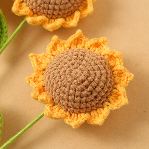 Adorno de flores de hilo de girasol hecho a mano para regalo de profesores, decoración para jardín de infantes y escuela primaria - Product Image 1