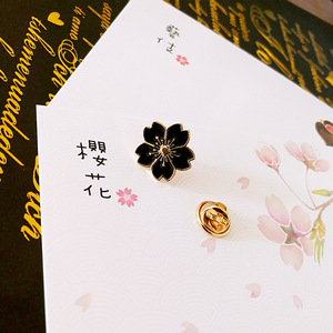 Broche de solapa metálico estilo universitario con diseño de Sakura al por mayor para mochilas y ropa, accesorio de joyería de moda - Product Image 5