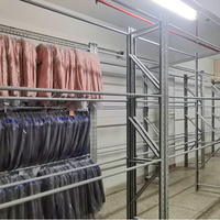 Porte-manteau sur pied en acier inoxydable haut de gamme, finition peinte, protection anticorrosion, avec barre de suspension simple