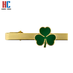 Pinza de corbata de metal esmaltado con diseño de trébol de San Patricio, personalizada de fábrica con 20 años de experiencia - Product Image 3