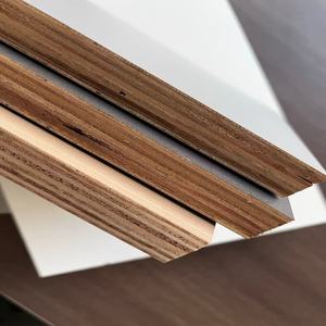 Moderne Weißeichen-PVC-Furnierplatten Erstklassige E0 Feuchtigkeitsbeständige Wasserdichte Laminatplatten 1 Jahr Lagernutzung Innenbereich - Product Image 4