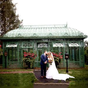 Gazebo in Ferro Battuto con Grandi Vetrate Ornamentali su Misura per Matrimoni - Product Image 1