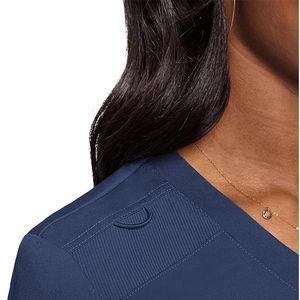 Haut de blouse unisexe à col <span class=keywords><strong>en</strong></span> V, coupe moderne, ajustement parfait, épaules <span class=keywords><strong>en</strong></span> tricot côtelé extensible, poche poitrine, tissu Dobby, détection des aiguilles, usage hospitalier - Product Image 4