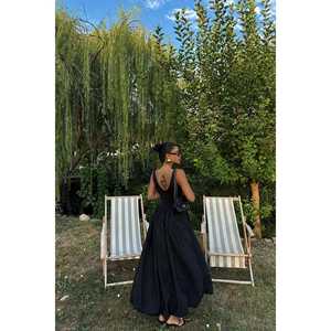 Robe de cocktail noire à bretelles - Product Image 2