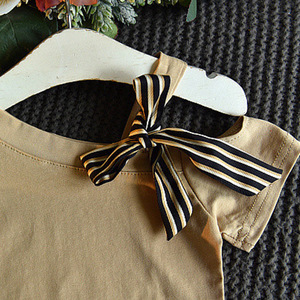 Ropa al por Mayor para Niña, Camisetas Negras Estampadas con Lazo en el Hombro y Pantalones Cortos a Rayas, Conjuntos Hechos en China - Product Image 4