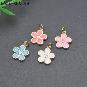 Einfaches Design Nickel frei Anti Fading Vergoldet Bunte Emaille Kleine Blume Charms Anhänger für die Schmuck herstellung