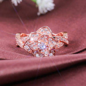 Anello da Donna con Fiore a Rosa, Zirconi Scintillanti, in Lega di Rame, Regolabile, Elegante Stile Nuziale - Product Image 2