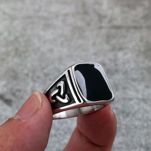 yunnique European American Retro Stainless Steel Unisex <b>Ring</b> <b>Celtic</b> Knot Resin Inlay Geometric Design Gift Jewelry - Product Image 4