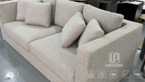 Sofá de 2-3 Plazas de Estilo Italiano con Estructura de Madera y Tela Suave para Sala de Estar Pequeña - Product Image 4