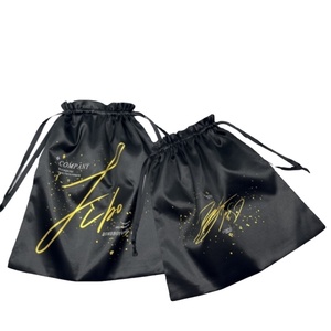 Sac de rangement en tissu de soie noire, sac cadeau à cordon, sacs en satin pour vêtements - Product Image 1