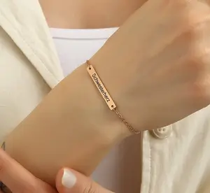 Bestseller personal isiertes feines Armband mit gewünschter Gravur Edelstahl vergoldet Name Custom Charm Armband