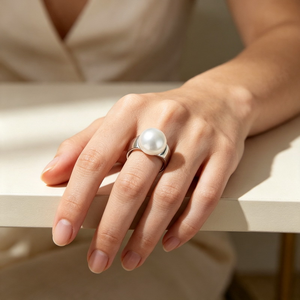 Bague large en acier inoxydable de haute qualité pour femmes, avec une seule fausse perle, pour un anniversaire, un cadeau de fête, bijoux - Product Image 5