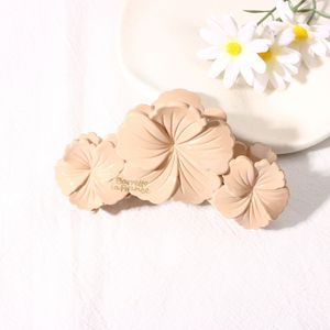 Pince à cheveux élégante en plastique brillant à trois fleurs de 11 cm pour femme, vente en gros - Product Image 3