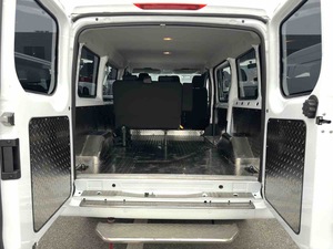 JMC Fushun, Vehículo Comercial Multipropósito Diésel <span class=keywords><strong>de</strong></span> Distancia Entre Ejes Corta y Techo Bajo, Puerta Trasera Elevable, Transmisión Automática - Product Image 3