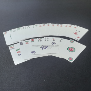 Cartes à jouer OEM personnalisables en PVC 100% étanches boîte de cartes de <span class=keywords><strong>poker</strong></span> 0.32mm emballage avec fermeture magnétique pour usage familial - Product Image 5