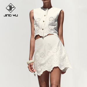 Conception d'usine de hauts et robes sans manches brodés ajourés à la mode, ensemble deux pièces en lin et coton sur mesure - Product Image 2