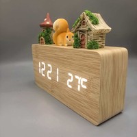 Reloj Despertador Mecánico Creativo de Madera con Pantalla LED Digital y Diseño de Dibujos Animados con Carga