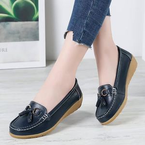 Zapatos Mocasines de Moda 2026 para Mujeres de Mediana Edad y Mayores, con Suela Suave y Perforaciones Hechas a Mano - Product Image 1