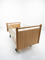 Lit de Soins Gerontologiques en Promotion avec Barrière Pliante Intégrale, 125 Roulettes Silencieuses, Pieds Arrière Réglables – Idéal Maison et Hôpital