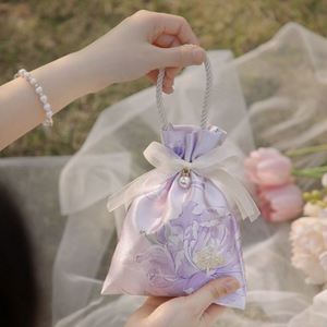 ถุงของขวัญงานแต่งงานทันสมัยพร้อมหูหิ้วและเชือกผูกผ้า ใช้ซ้ำได้ ของชำร่วยงานปาร์ตี้ สีชมพู/ม่วง/ฟ้า/เหลือง (13.5x15.5 ซม.) สำหรับงานแต่งงาน - Product Image 3