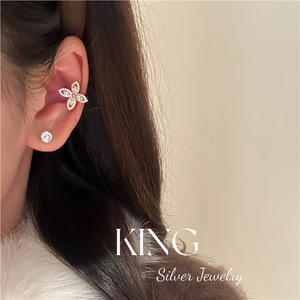 ต่างหูเงินทรงดอกไม้ King Silver รุ่น S925 เงินแท้ชุบทองรูปใบโคลเวอร์สี่แฉก เหมาะสำหรับงานปาร์ตี้ - Product Image 3