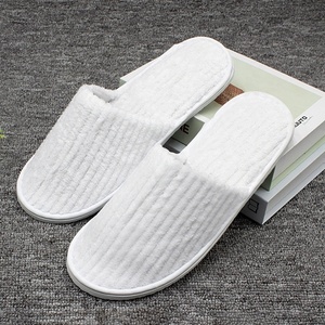 Pantoufles d'intérieur de luxe à bout ouvert pour hôtels, style chaud pour l'hiver <span class=keywords><strong>et</strong></span> l'été pour les invités - Product Image 1