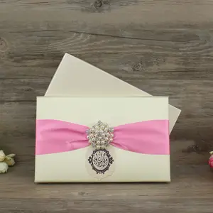 Biglietti d'invito di nozze rosa con nastro e fibbia e cartonato in tessuto cartonato carte vvp personalizzate