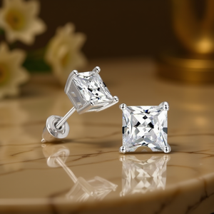 Boucles d'oreilles clous carrées classiques 8 mm, sertissage griffe, bijoux unisexes en cristal - Product Image 2