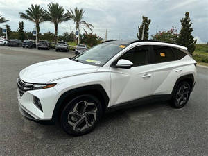 Vente de voitures d'occasion pas chères : SUV 4 portes hybride AWD 2022 avec sièges en cuir, toit ouvrant et caméra de recul, d'un seul propriétaire - Product Image 5