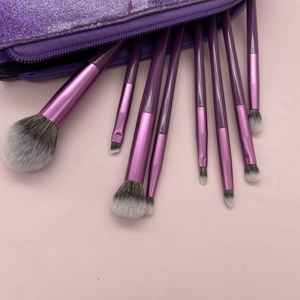 Ensemble de 8 pinceaux de maquillage de luxe en poils synthétiques, manche en bois, virole en aluminium, kit de pinceaux pour le visage, anticernes, fond de teint - Product Image 1
