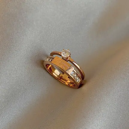 2023 New Trendy Light Luxus Edelstahl Zirkon Ring Graviert Doppels chicht Gold Silber Hohl Runde Quadrat Ring