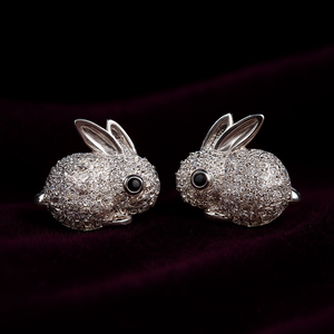 Boucles d'oreilles clous en or blanc E3370, lapin orné de micro-incrustations de strass en cristal, unisexe, pour usage quotidien, forme d'animal mignonne - Product Image 2