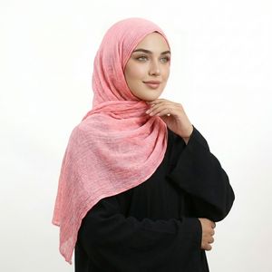 Tudung <span class=keywords><strong>de</strong></span> Viscosa Plisado a la Moda, <span class=keywords><strong>Precio</strong></span> <span class=keywords><strong>de</strong></span> Fábrica, Nuevo Hijab Liso con Efecto Arrugado para Mujeres Musulmanas, Chal Transpirable con Personalización - Product Image 1