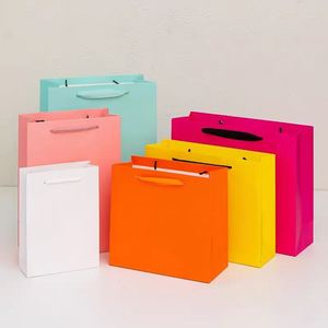 Sac de courses en papier kraft personnalisé classique, résistant, avec fond renforcé, fermeture magnétique longue, laminé, écologique, imprimé à l'écran - Product Image 2