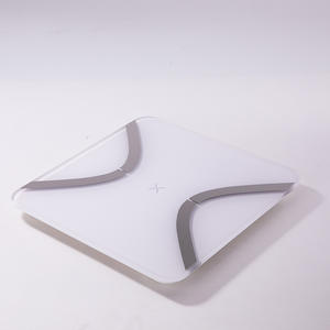 Báscula de Grasa Corporal con Pantalla LED Oculta Totalmente Cerrada, Báscula Inteligente con Bluetooth, Recargable por USB, con Personalización Disponible - Product Image 3